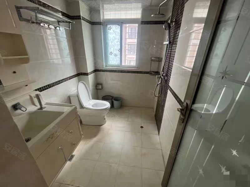 154，亏本出售，和合国际，，电梯17楼，精装三房，东边户，单价5200，证件有惊喜