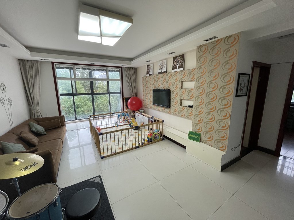 华泰家园 步梯好楼层 沃尔玛旁 商业发达 户型通透 税费少