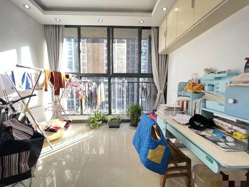 业主诚心出售，和合国际，精装大两房两厅两卫，中间好楼层，证满二