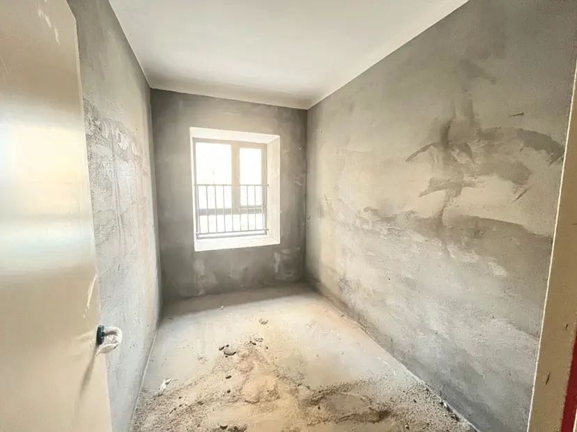 捡漏，森林国际翡冷翠，户型方正，毛坯三房，证满二