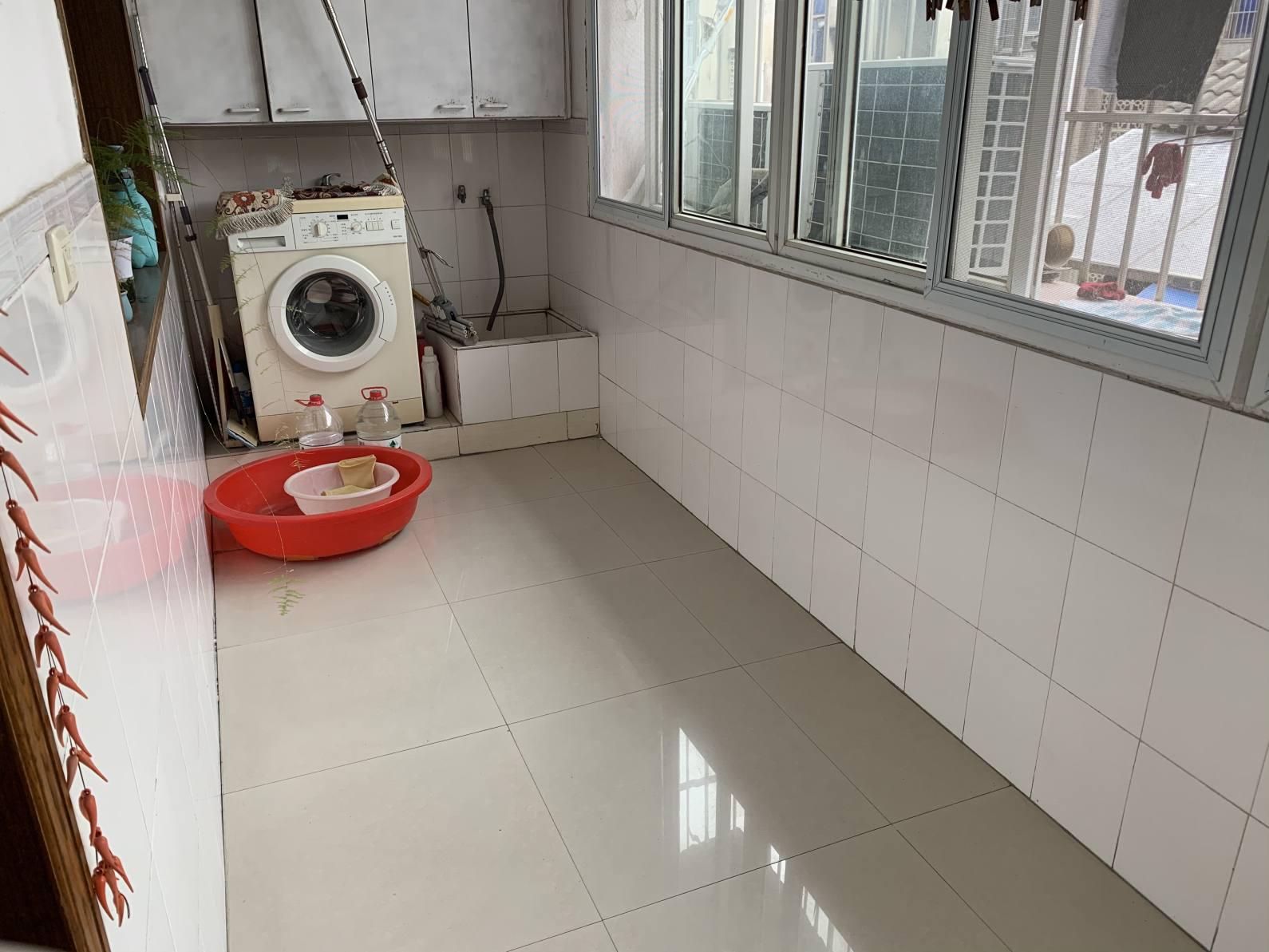 老三中附近粮仪小区证未下大户型急售