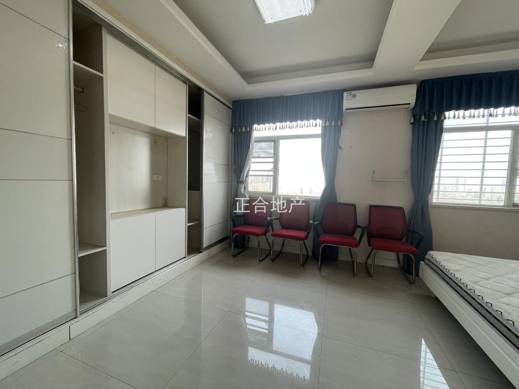 亏本出，城南新街，精装三房，单价5000，边户，南北通透，中间好楼层。老证