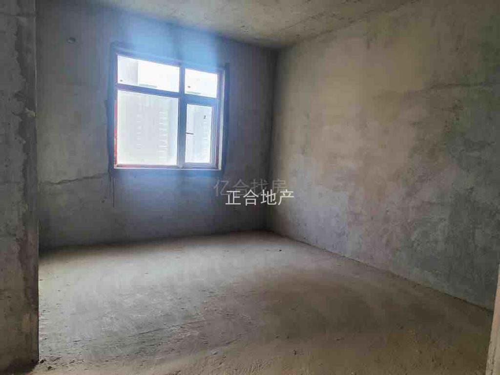 房东急售，城南，毛坯三房，电梯好楼层，证满二，检漏