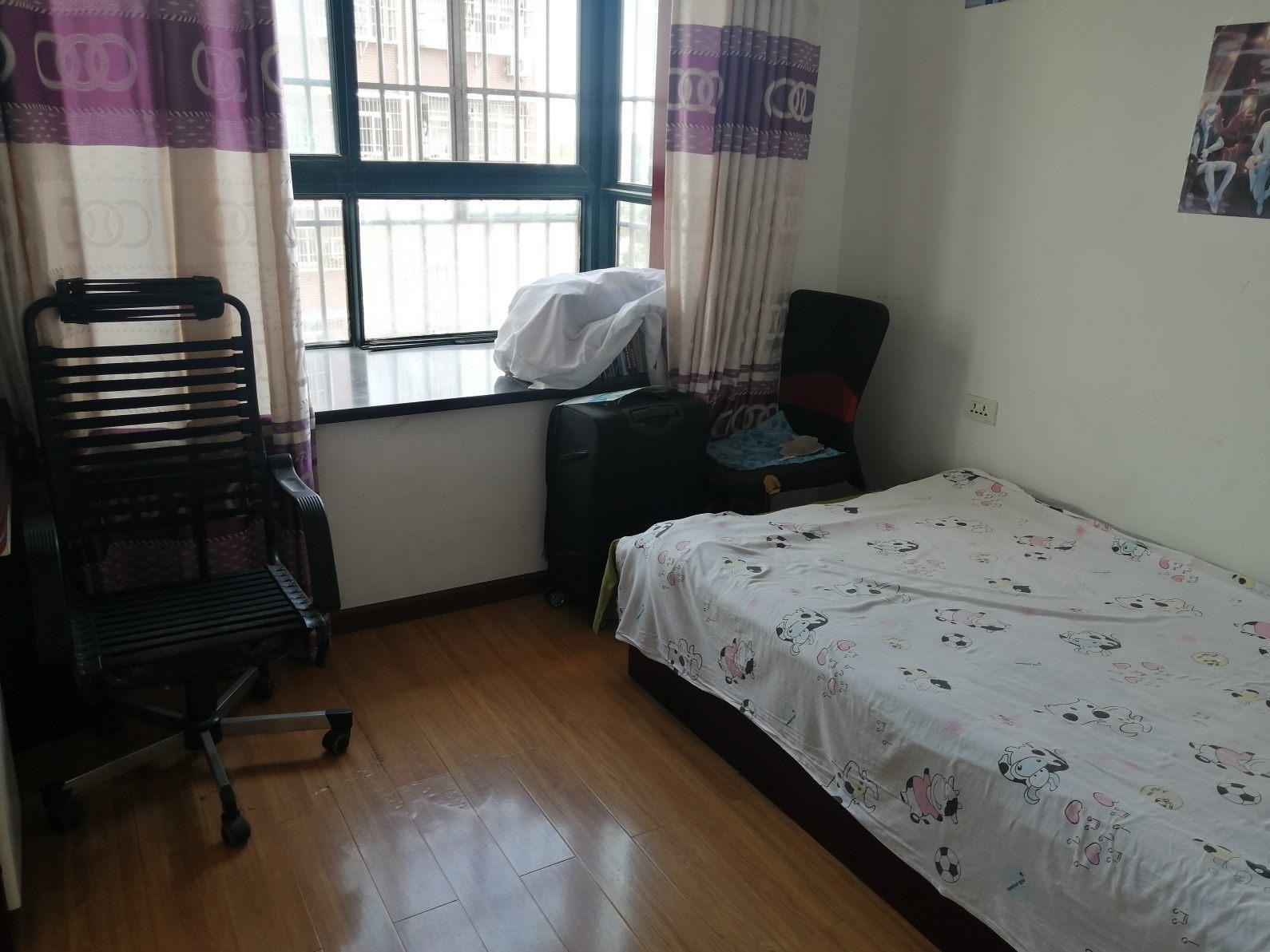 金色港湾精装修三房，送车库