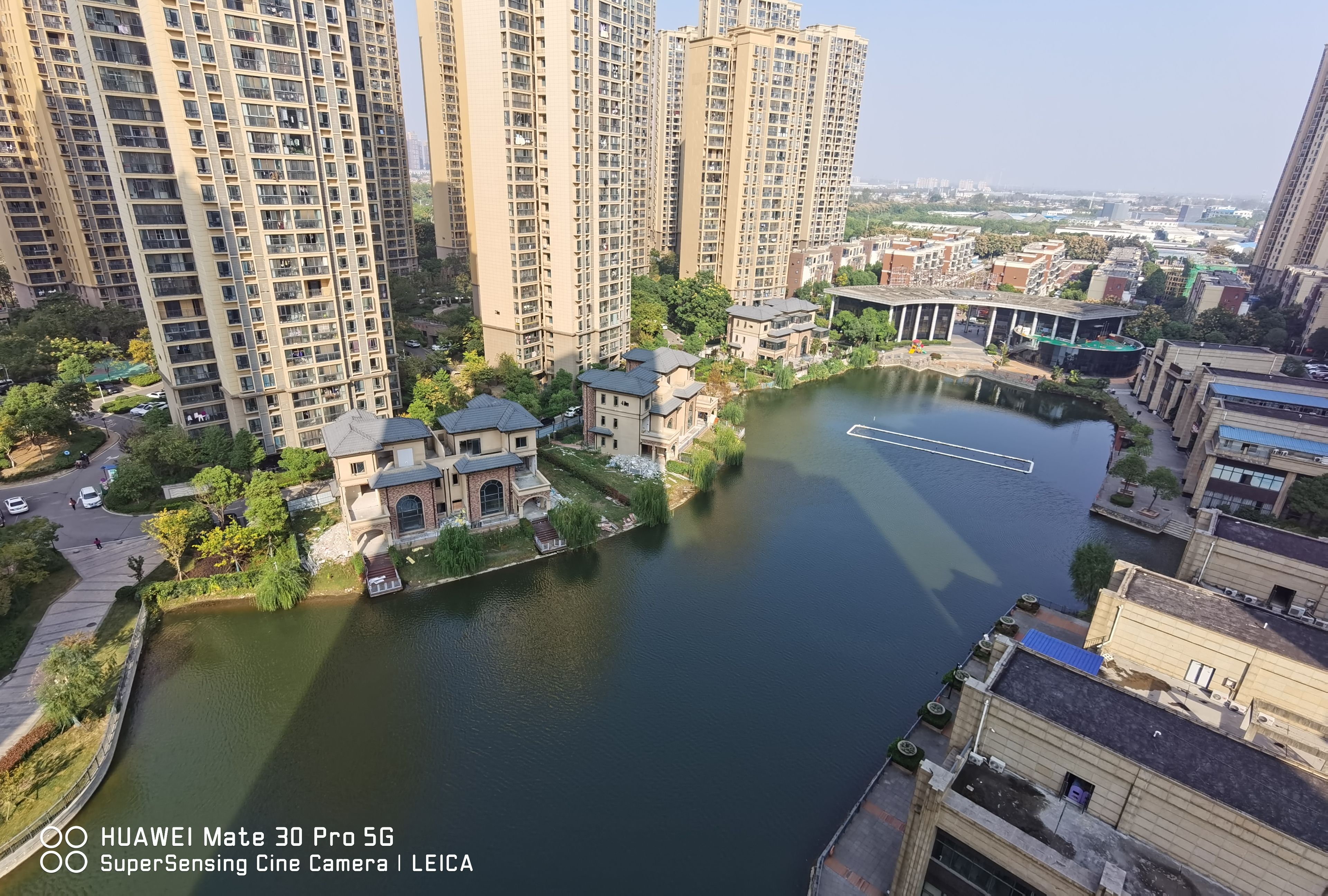 森林国际湖景房在家就能看南北通透中间楼层视野开阔看房方便