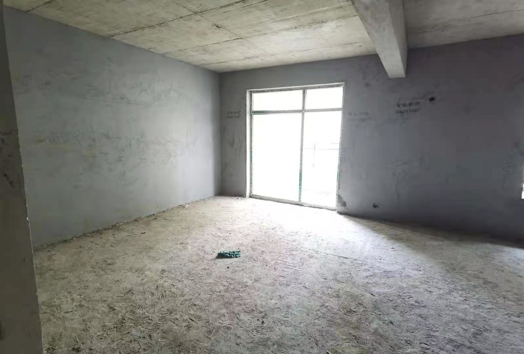 和合国际城 毛坯小三房 单价6300 证满2年 便宜