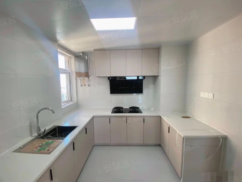 降价了，捡漏，润泽天下，精装大三房，全新装修，单价4800，证满二