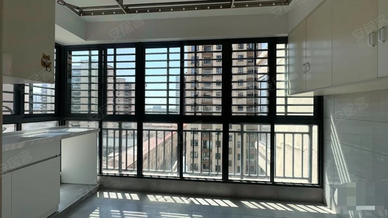 降价了，城南，荣怀C区，精装三房两卫，边户，好楼层，视野好，诚心出售