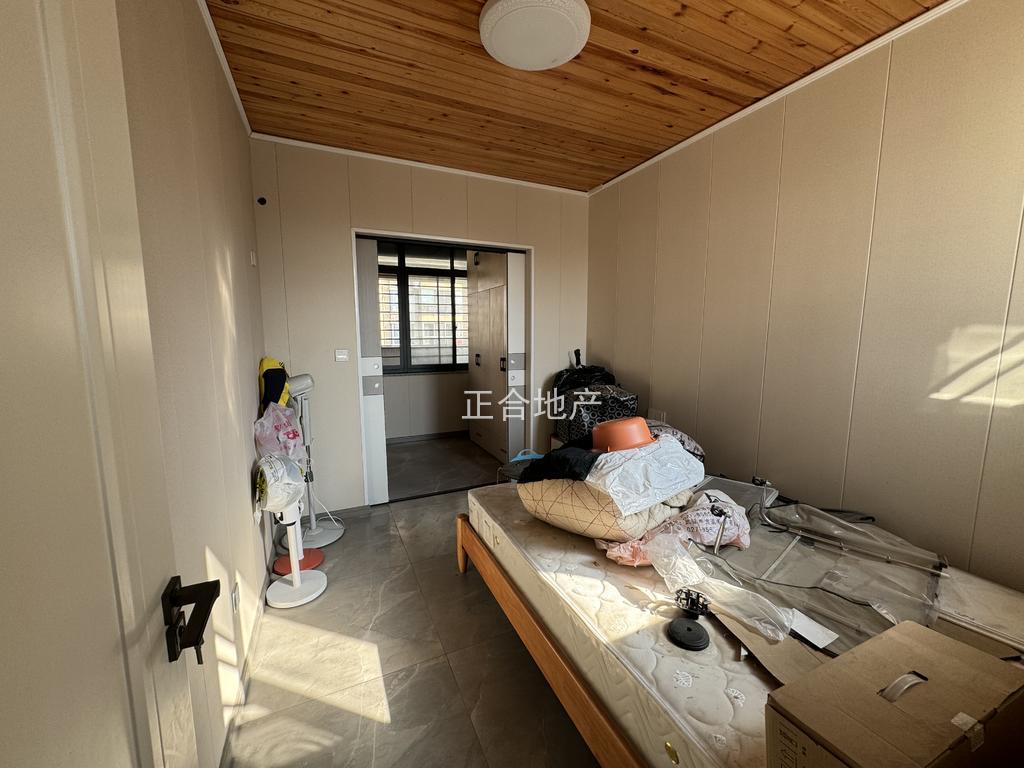 急售，豪装复式楼，中央华府，精装五房，送个阳光房，9成新，电梯小高层