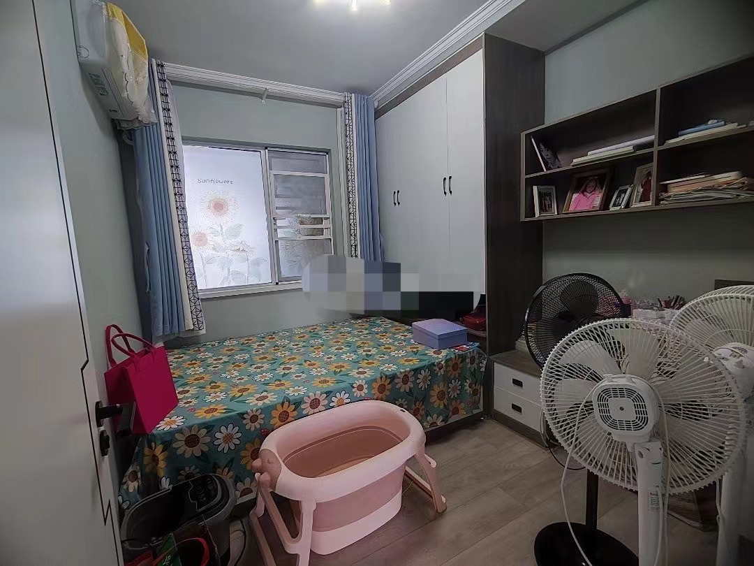 亏本出，吾悦旁次新小区，蓝天新城，精装大三房，单价6800，送车位，三开间朝南，人车分流。好楼层朝阳xiao学，元泰三