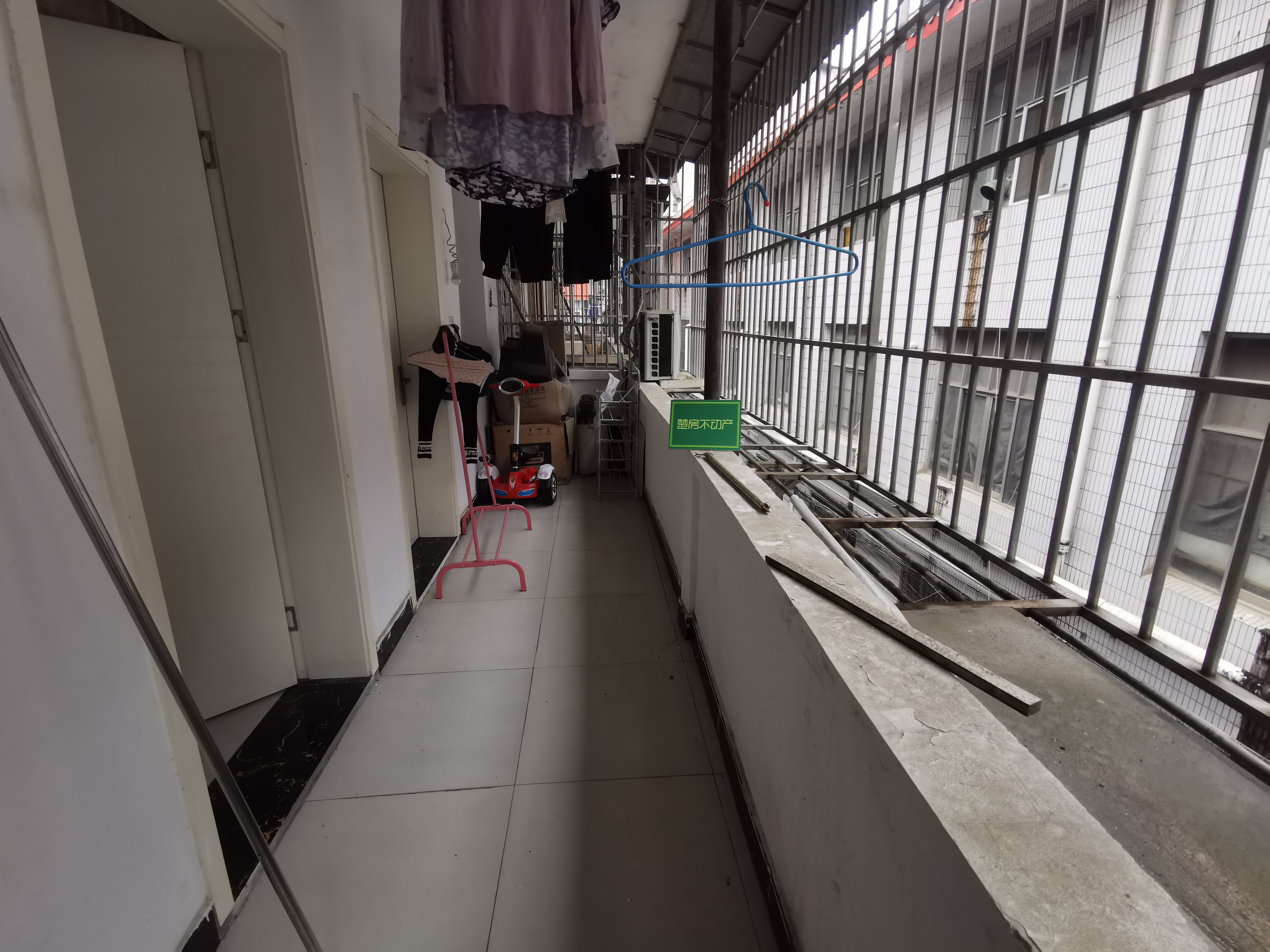 西桥三医院旁建材公司宿舍三室新装修了的拎包入住看房方便