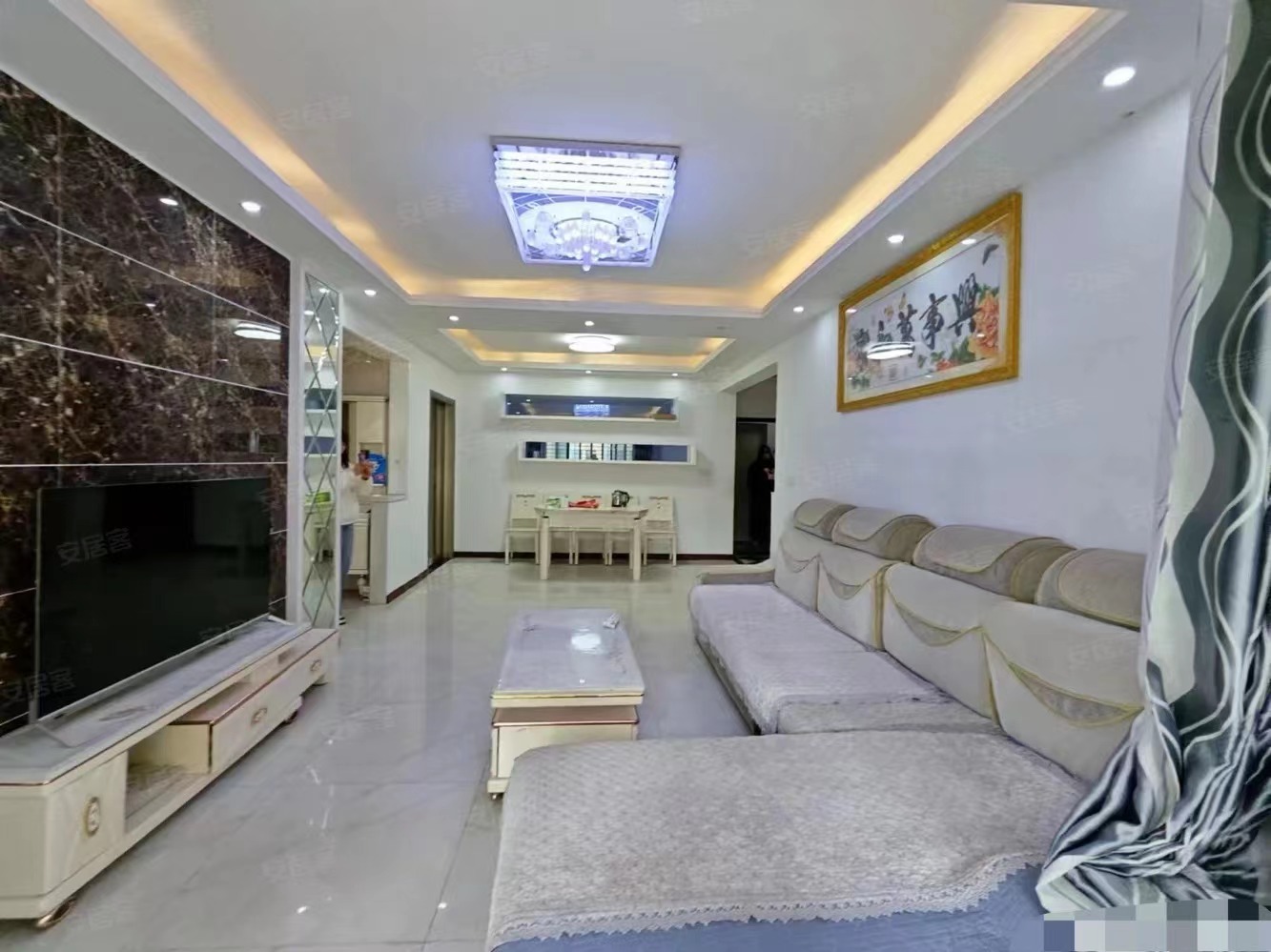 房东亏本出，新城壹号 ， 精装三房， 楼层采光好， 南北通透，学笑近 ，单价5千多