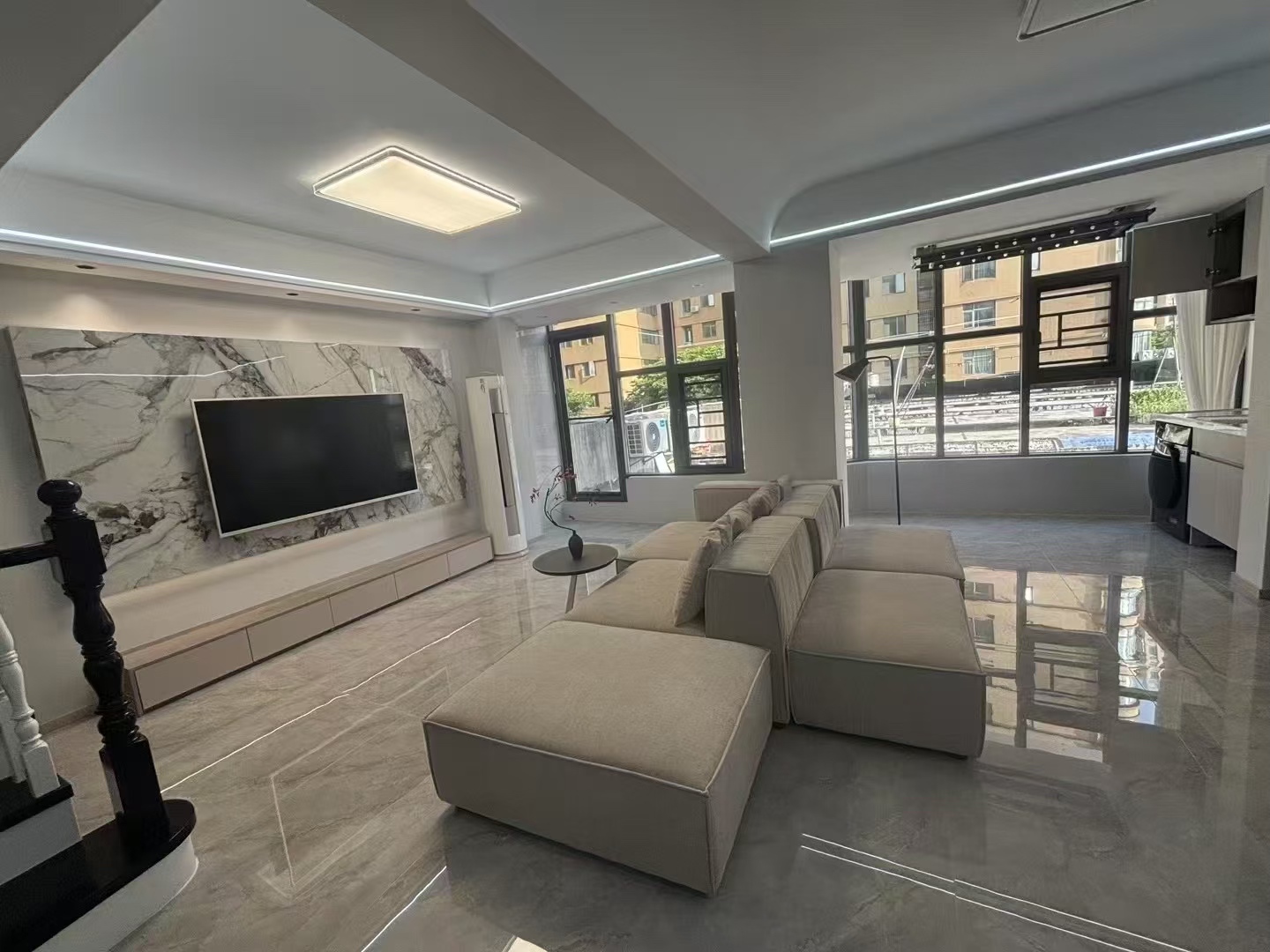 颐和公馆，复式，全新精装，一天未住，带大露台，老证