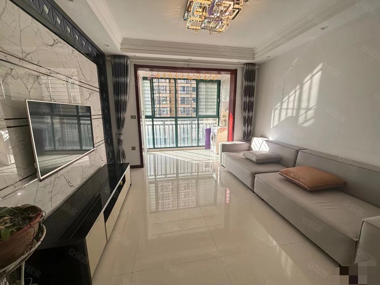 27，业主亏本急卖，采光好，精装三房，证满二