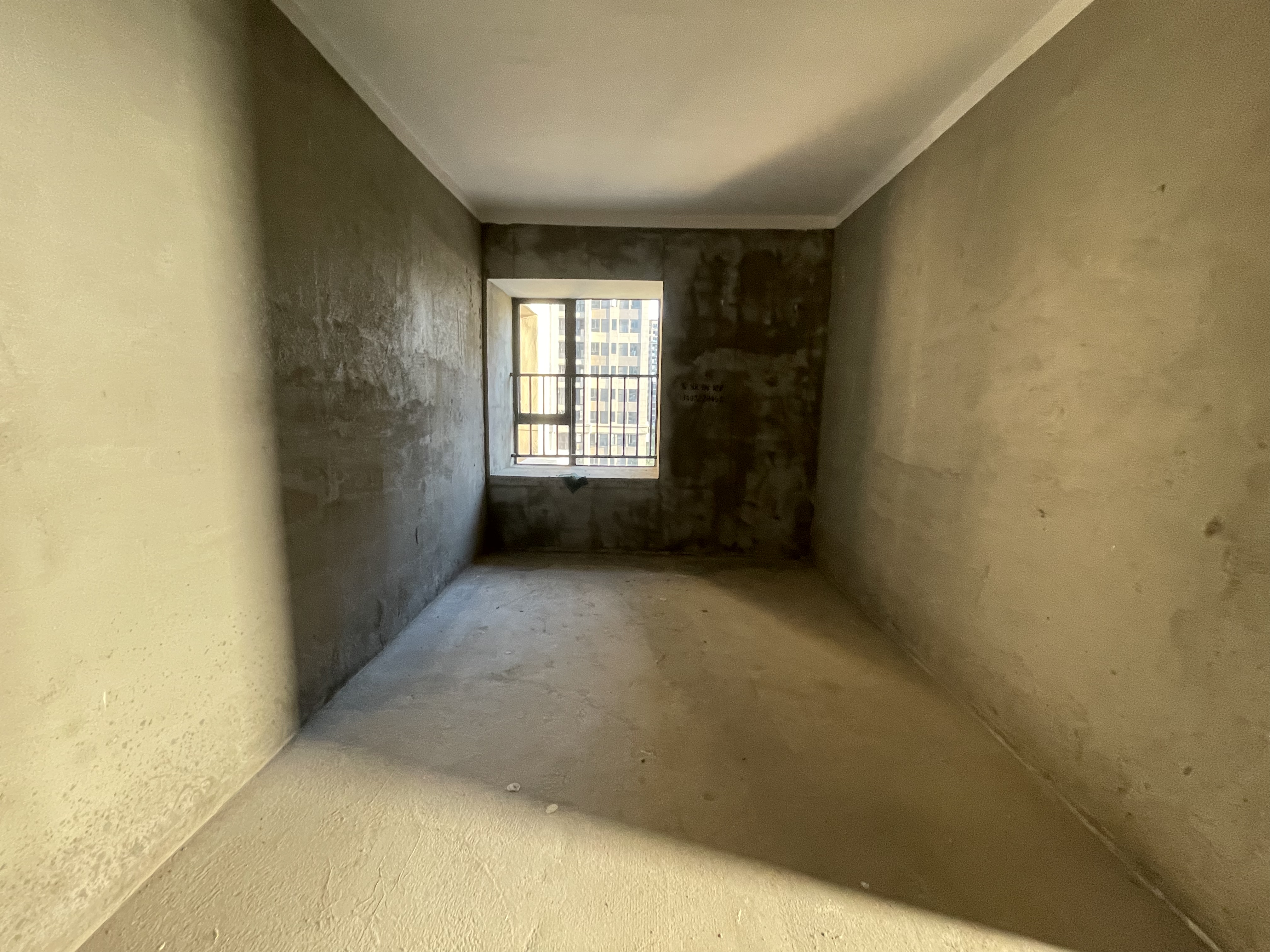 森林国际翡冷翠毛坯四房户型很不错哦小区环境优美人车分流方便看房