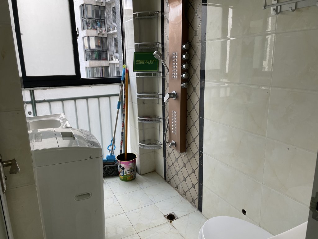 翰墨苑边户80平精装2房一中对面诚心出租1500一个月看房方便