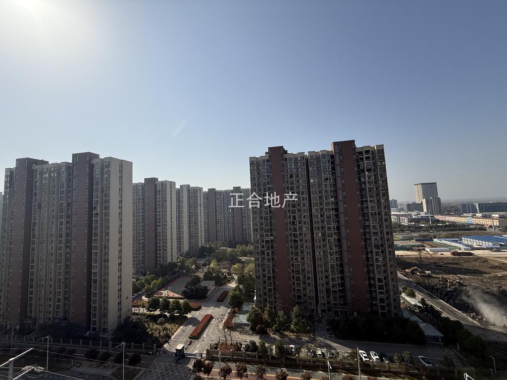 338，城南，蓝天白云，次新小区，毛坯3房2厅2卫，单价5700+，证满二，捡漏