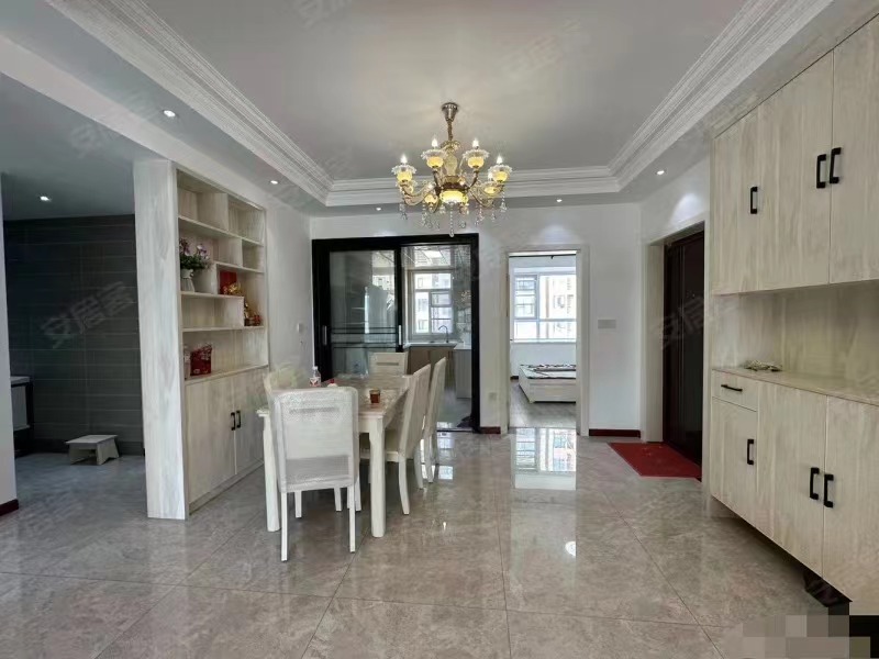 降价了，房东急售，沔阳公馆，9成新，边户，电梯好楼层17楼，精装三房两卫，证满两年。