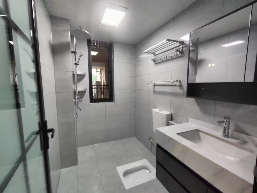 祥生观澜府.天然氧吧小区.全新装修三房两卫.证件满二.看房方便