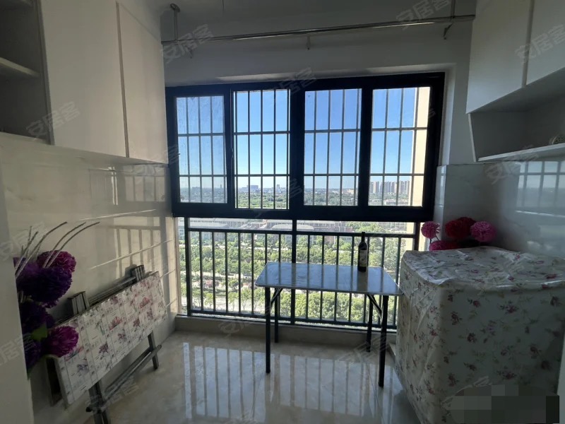 121，翰林公馆仙桃一中对面，中间楼层，精装两房，家具家电齐全满五,