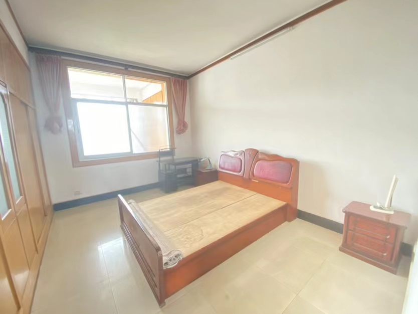 昌盛菜场旁.电力宿舍.精装三房两厅两卫.证件满二.看房方便