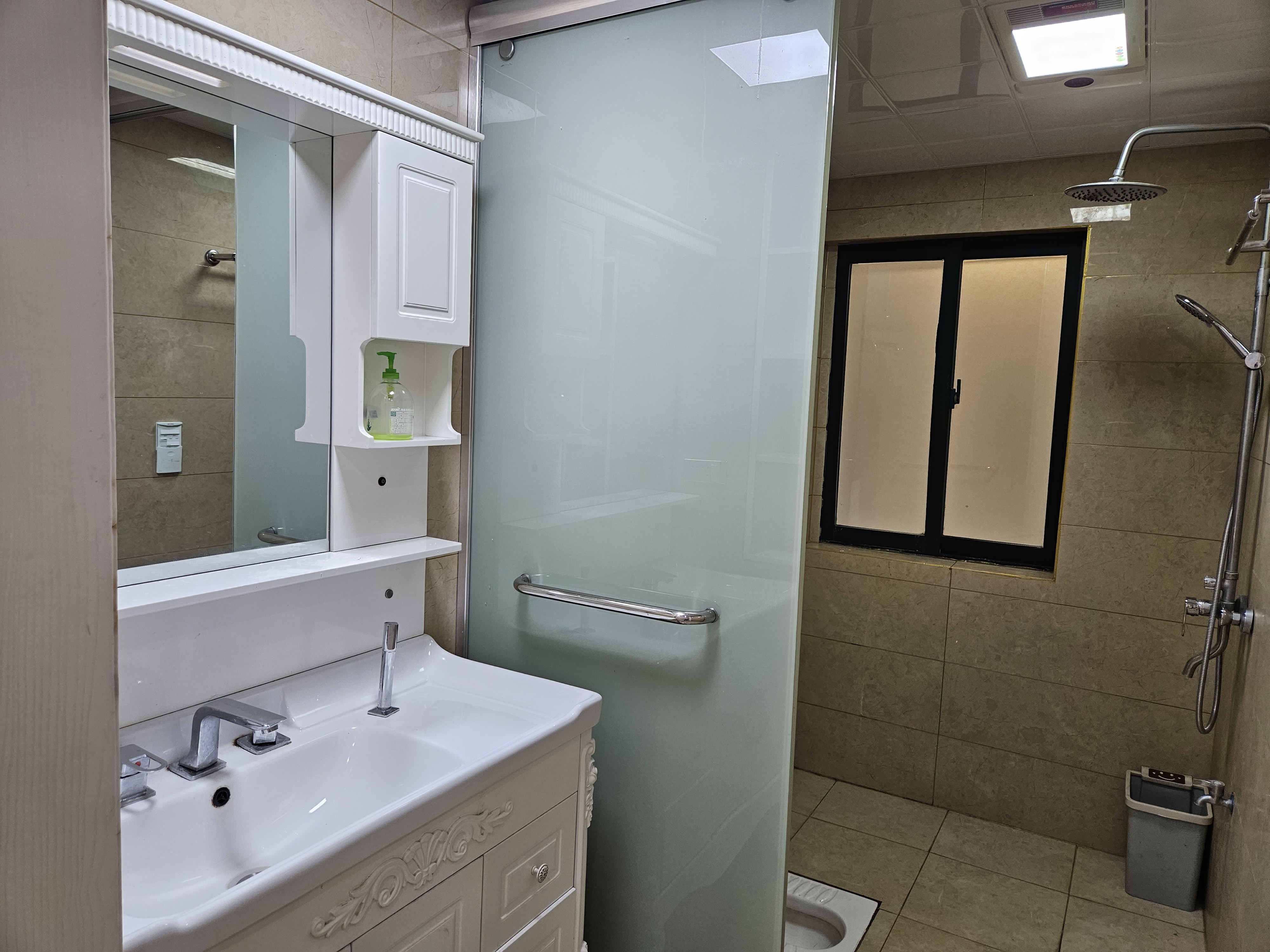 新城一号五期全新装修证件满五税费少业主诚心出售价钱好说