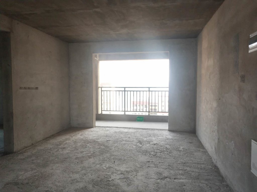 城南 领秀城，毛坯带车位 ，边户 ，采光好视野好,人车分流