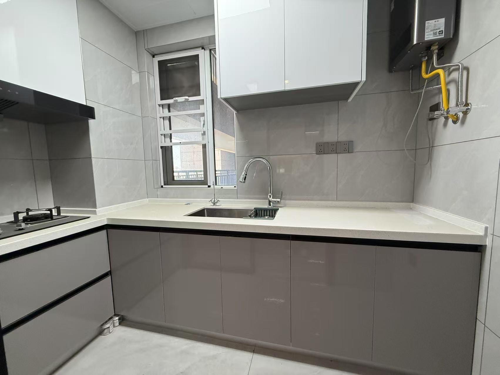 森林国际城北苑3室2厅2卫全新精装修拎包即住，是居家的不二之选！