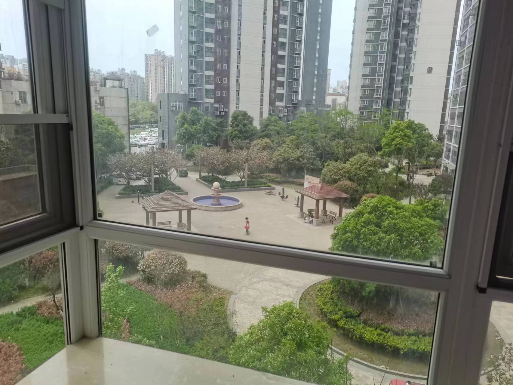 福星城.精装三房两卫.证件满二.小区环境好.看房方便