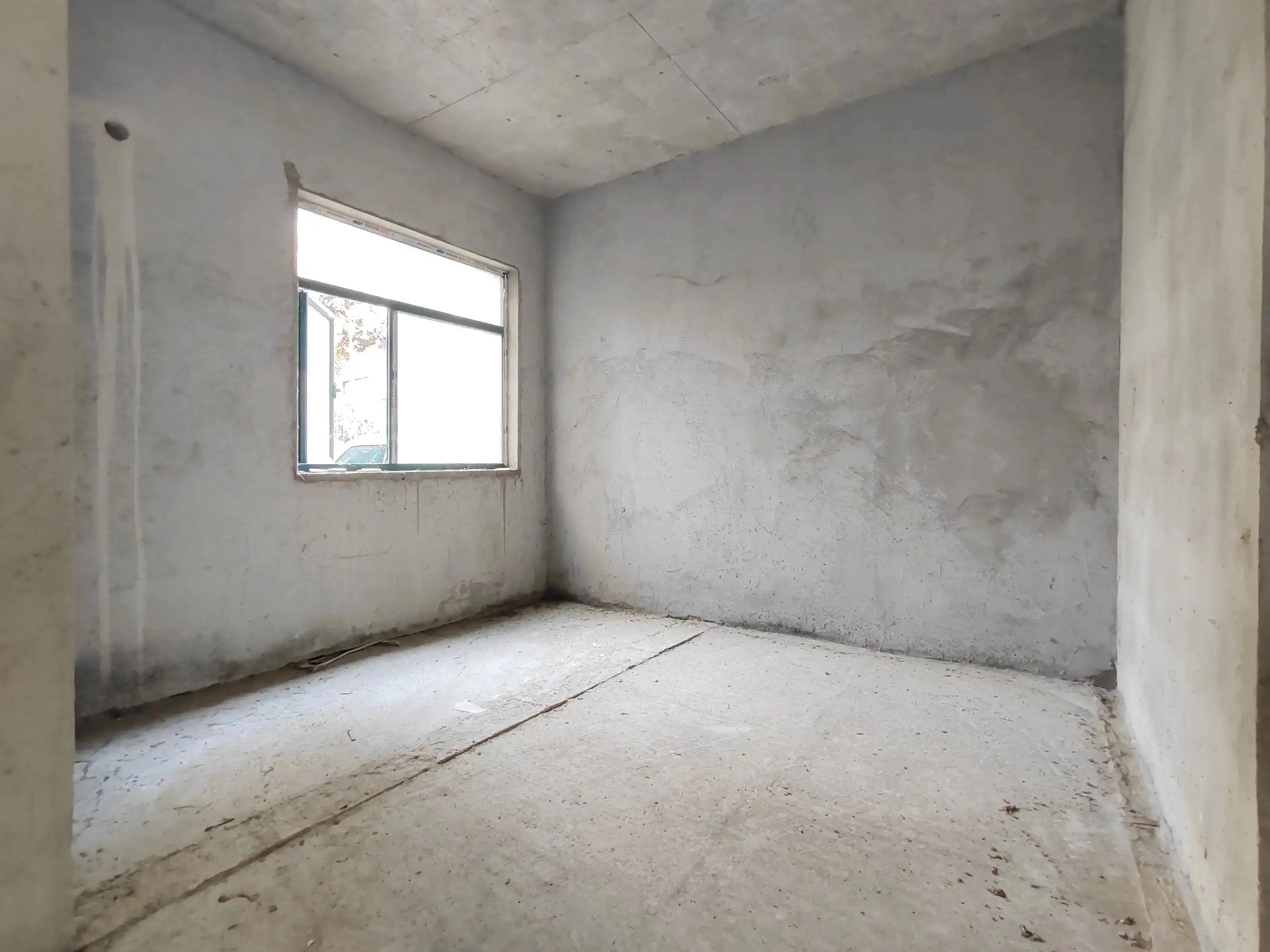 城南，新街，​洋房，一‮带楼‬院子​，南北‬通透，单价3300​，诚心出售