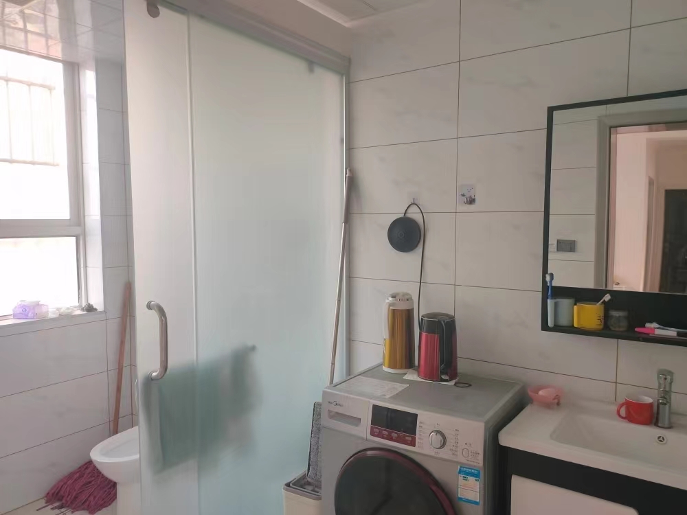 龙华山小學教师宿舍.精装三房.证件满二.看房方便