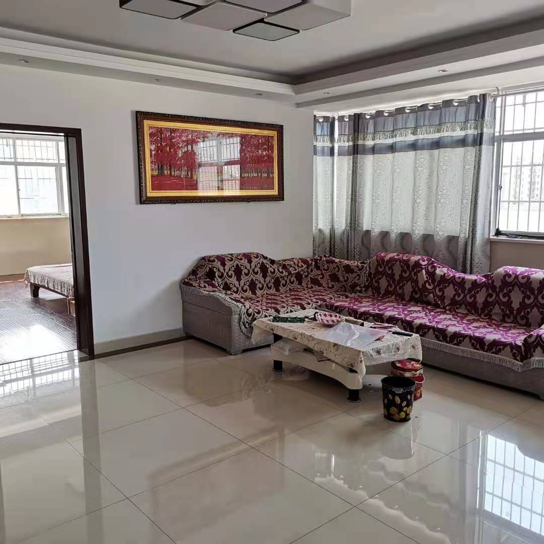 富锦公寓精装三房地理位置优越交通生活方便诚意出售！