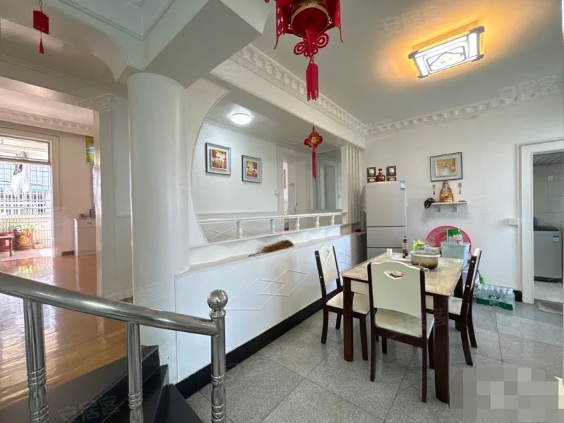 诚心出售，复州花园小区，实验二小旁，  南北通透、精装大三房 ，交通便利