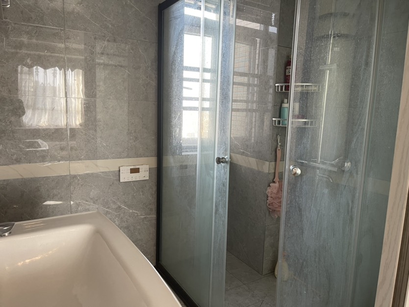 和合国际4期，精装修3室两厅两卫，南北通透，保养好，诚意出售