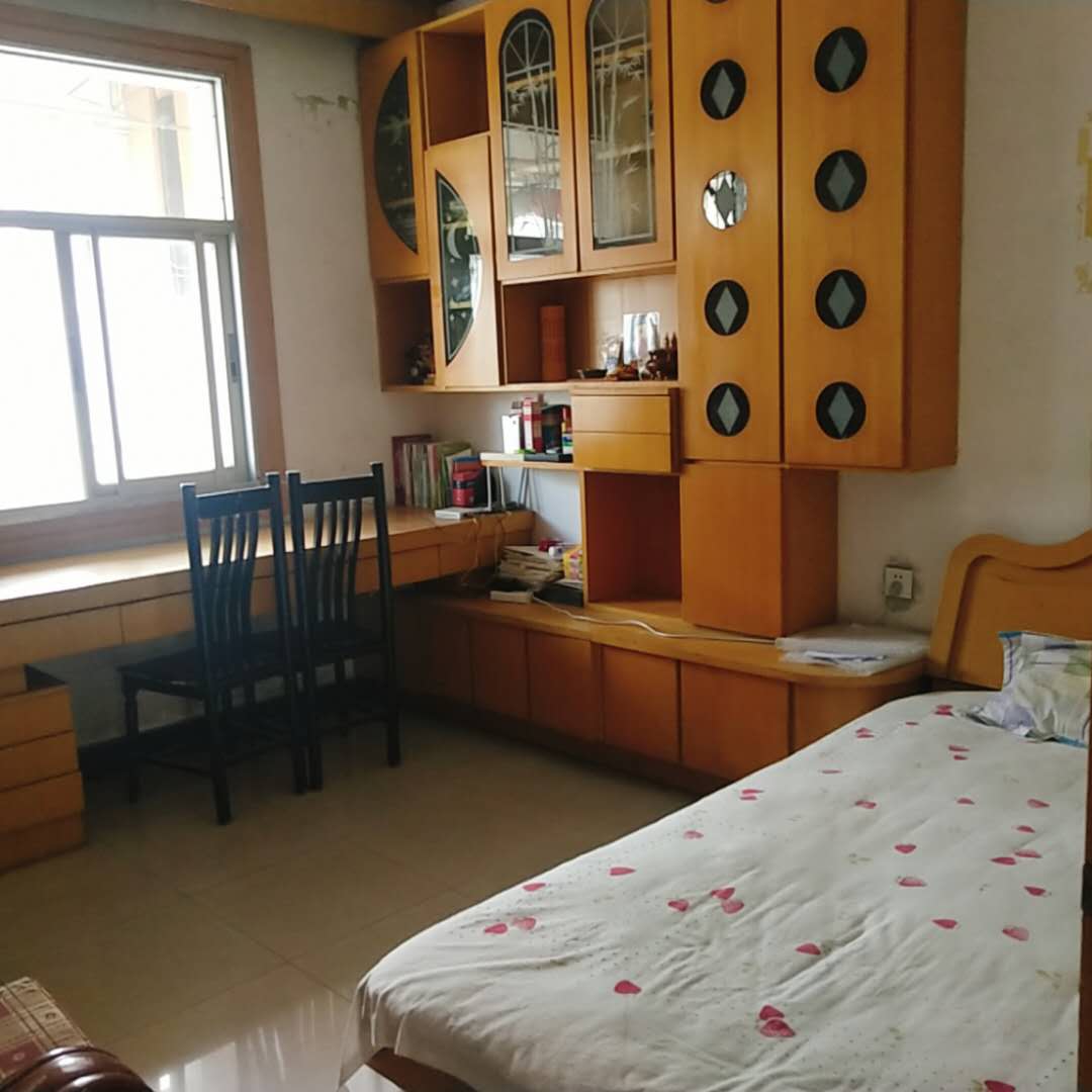 复州花园全新装修大三房中间楼层全新家电满五