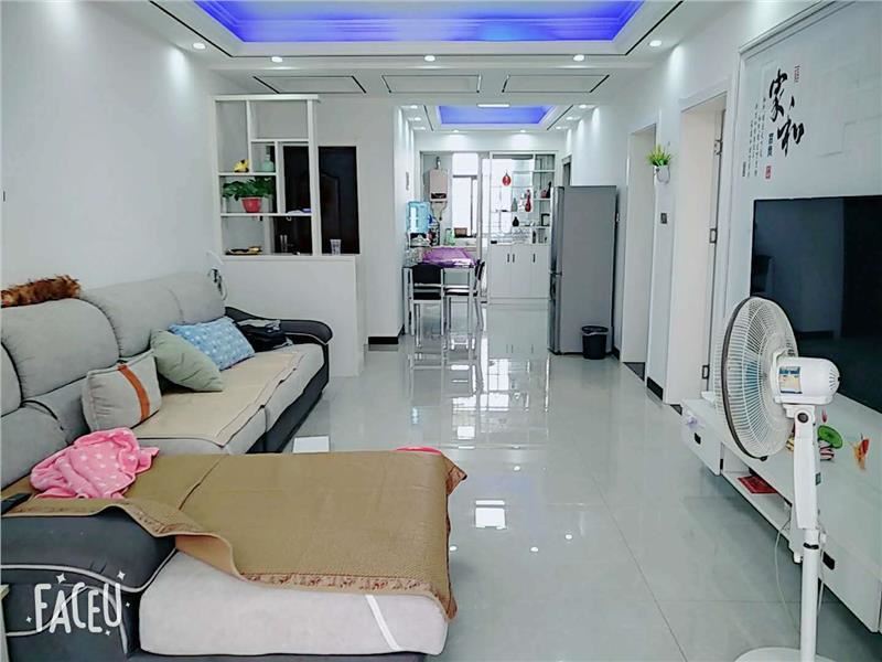 临江雅苑精装修大两房，南北通透，证齐全， 付8万