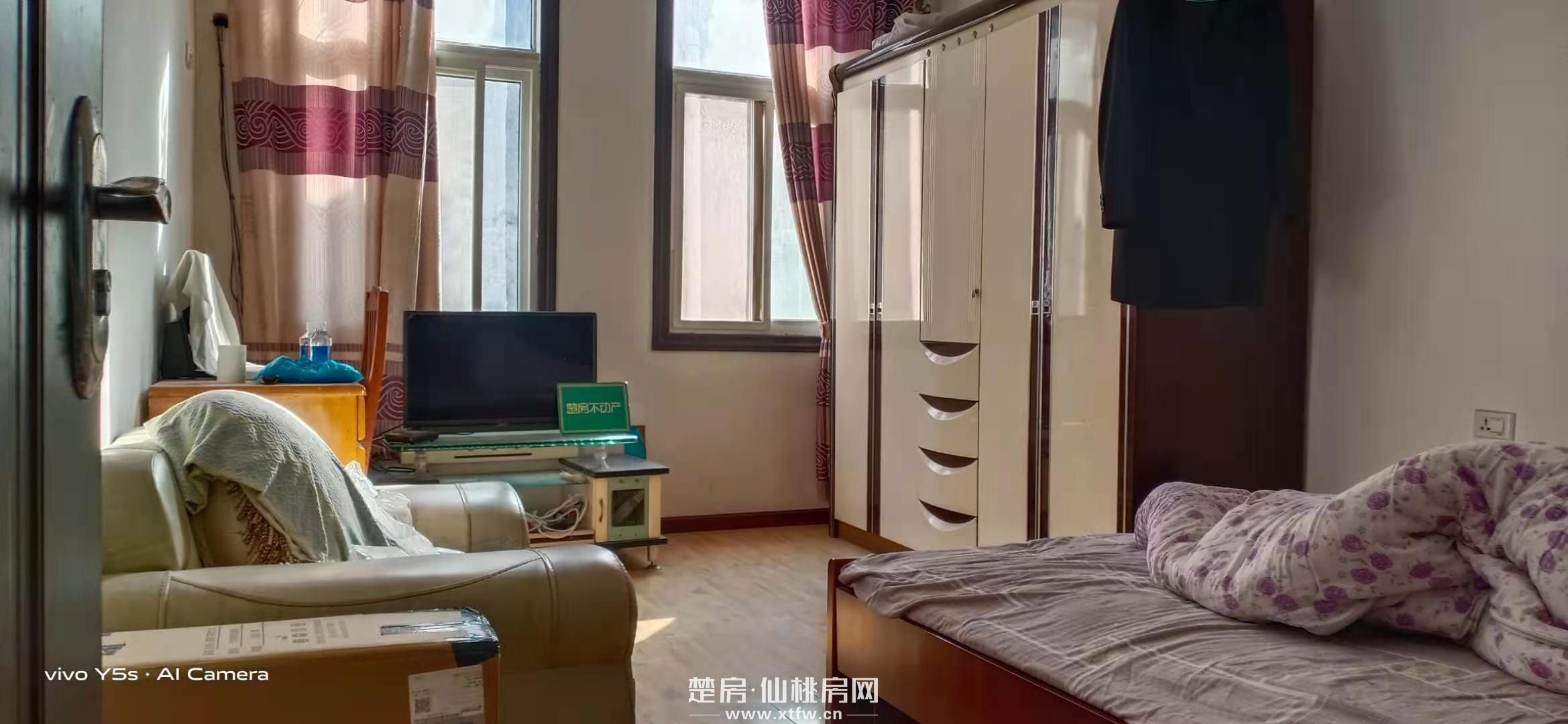 黄荆小区私房两杆三层出行方便好停车急售