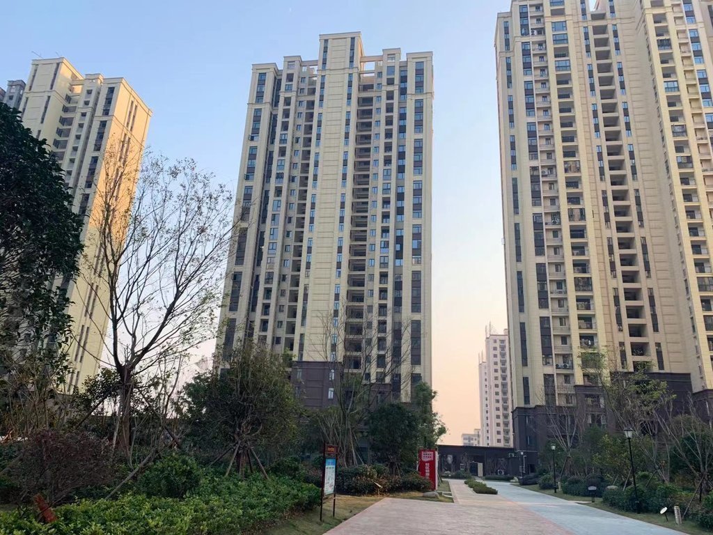 蓝天新城蓝天新城边户南北通透双阳台楼层相当好赶紧下手