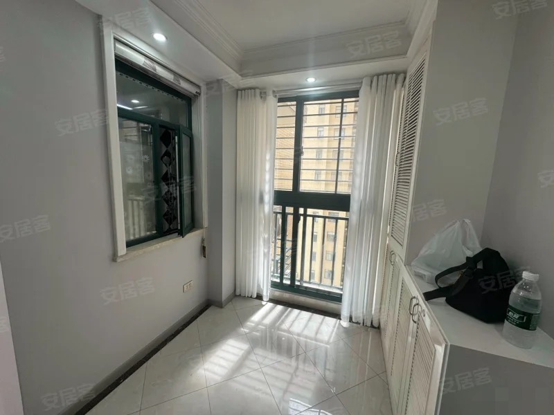 415，降价了，新街，精装三房两卫，中‮楼间‬层，单价5300，成色新，拎包住