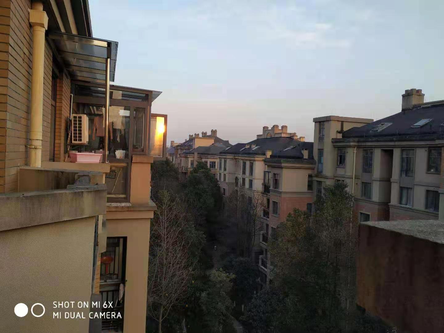 绿地华庭 步梯洋房 环境优美空气好 复式 楼 带大阳台