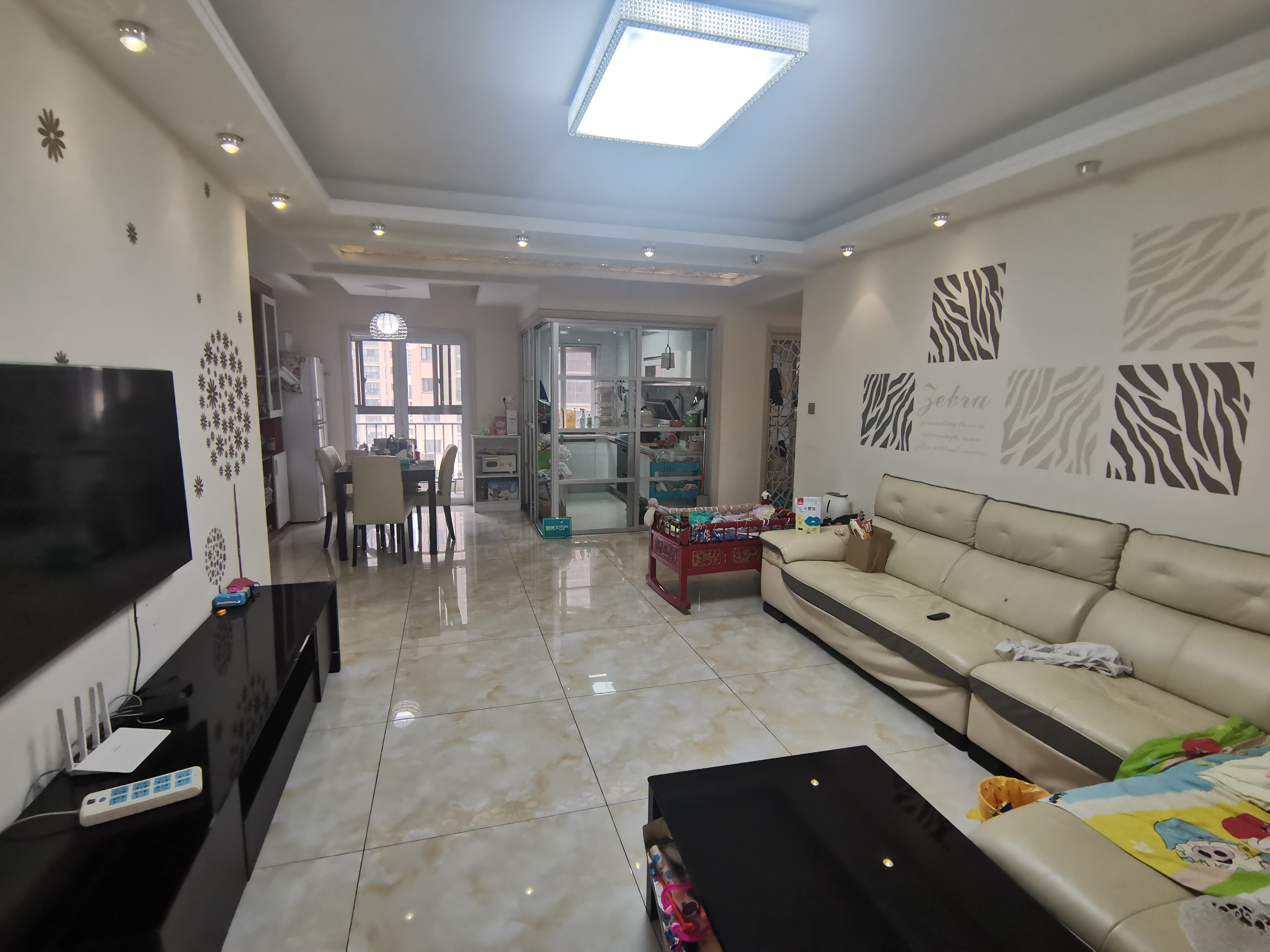 满庭春中高层精装三房两卫边户南北通透家具家电齐全拎包入住