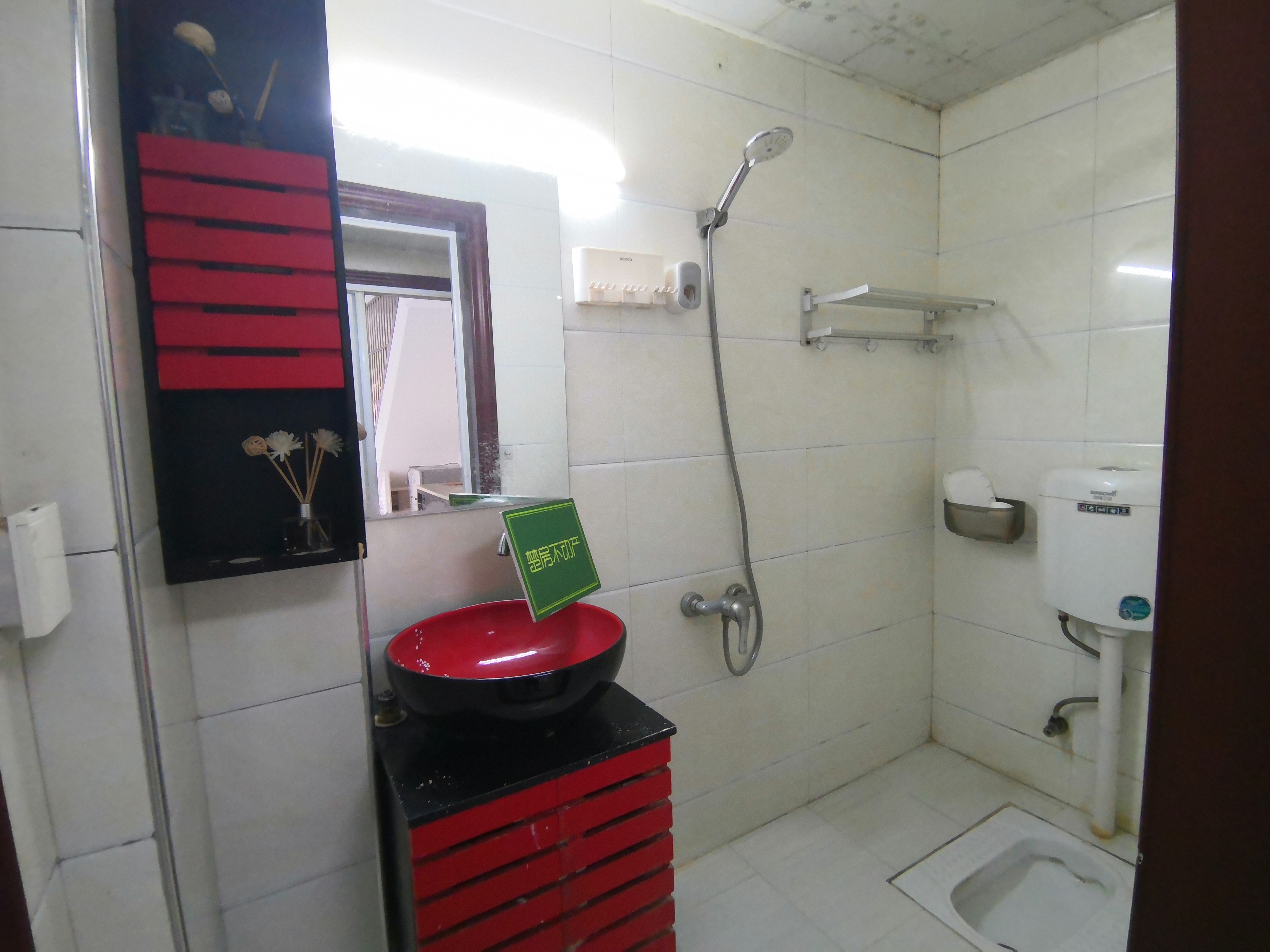 翰林公馆一中对面一楼复式可拎包入住楼上两个房，楼下厅厨卫好租好住