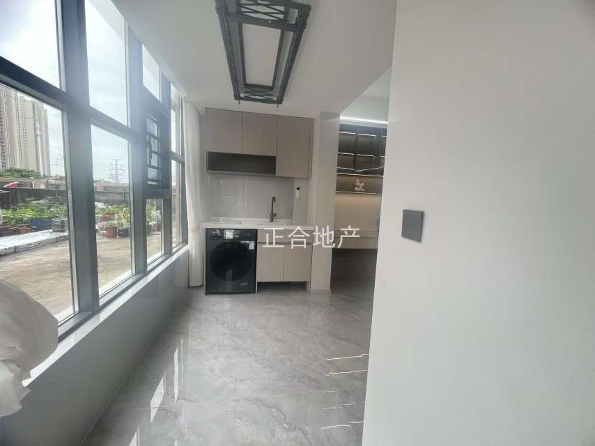 颐和公馆，复式，全新精装，一天未住，带大露台，老证