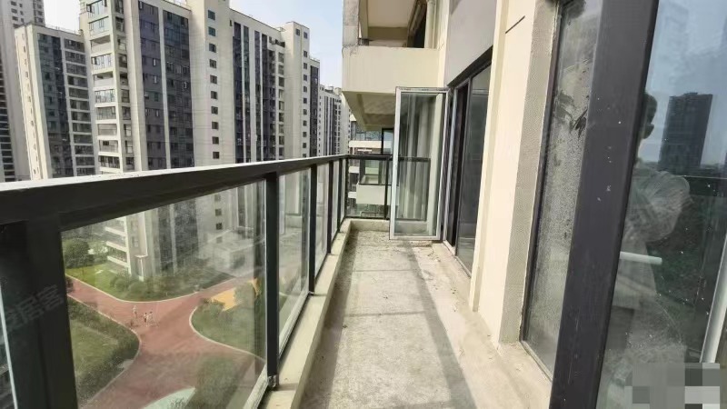 161，蓝天花园，大平层，南北通透，160平带车位，带6米高客厅，3阳台小洋房，一梯一户