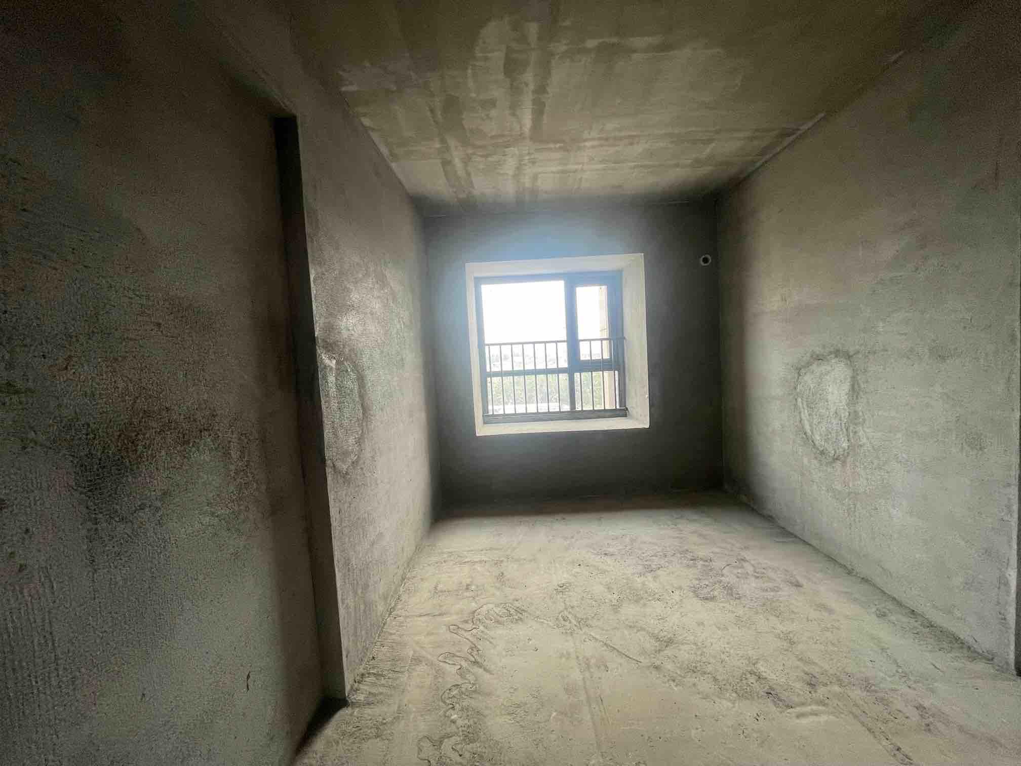 城西毛坯大三房御湖世家