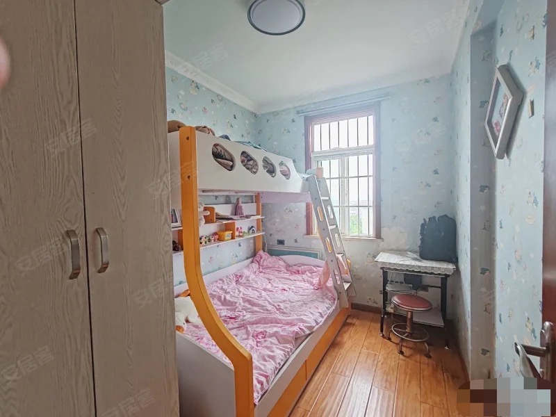 209，诚心出售。捡漏，新天地沃尔玛，81平装修复式，电梯两房，中间楼层，