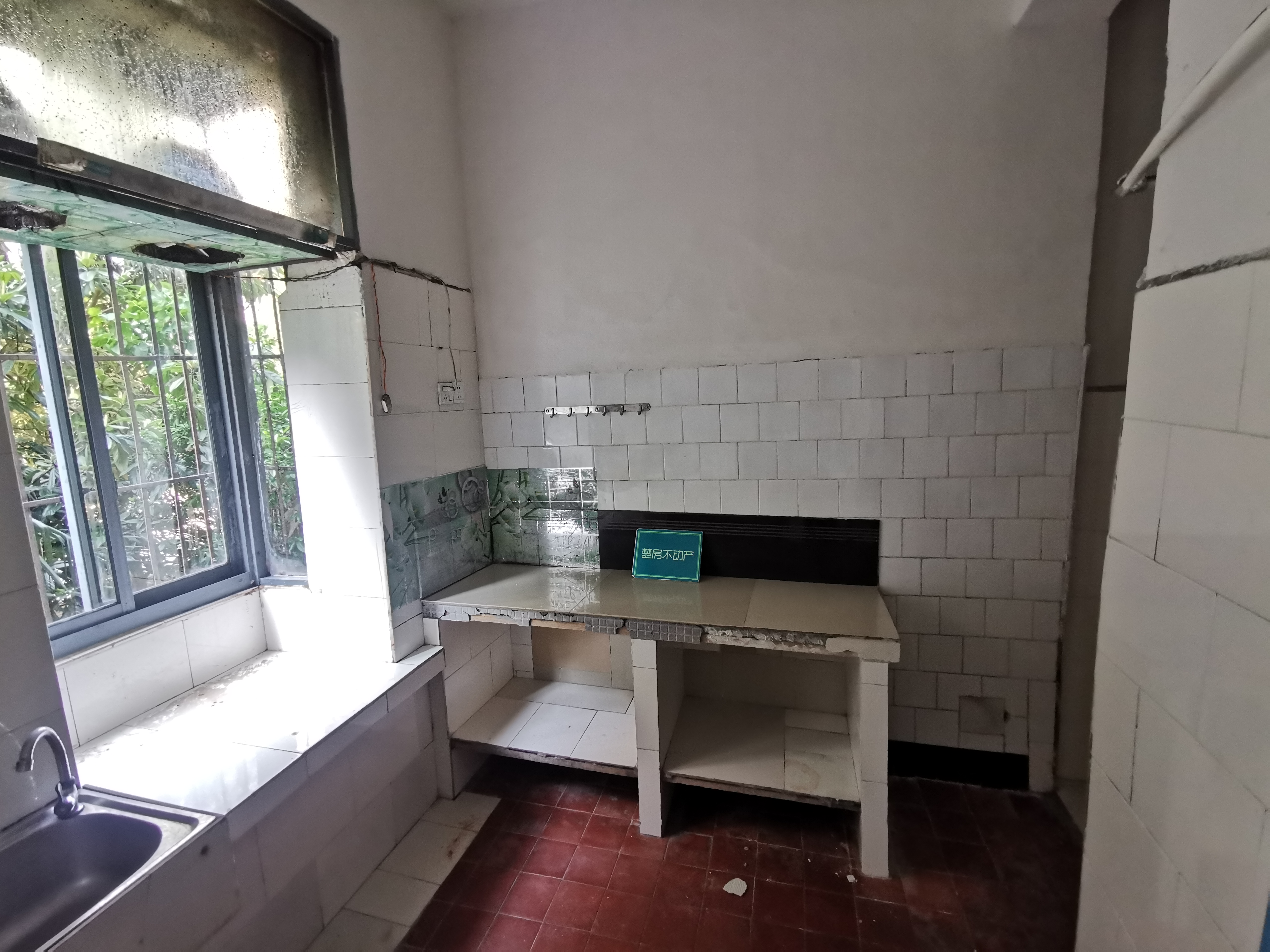 仙桃中学旁教工宿舍 自住都可以好楼层三室两厅看房方便价格可谈