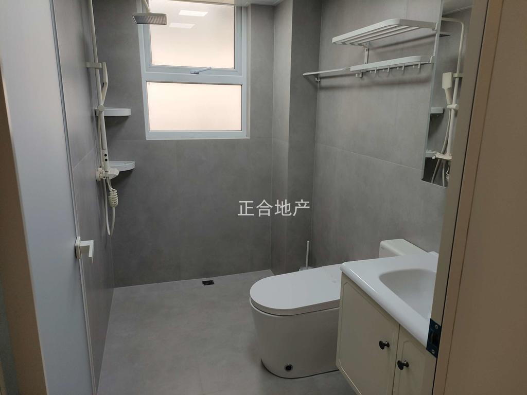 满庭春7期，全新装修，精装三房两卫，电梯好楼层，证满二，仙桃xiao学和三中