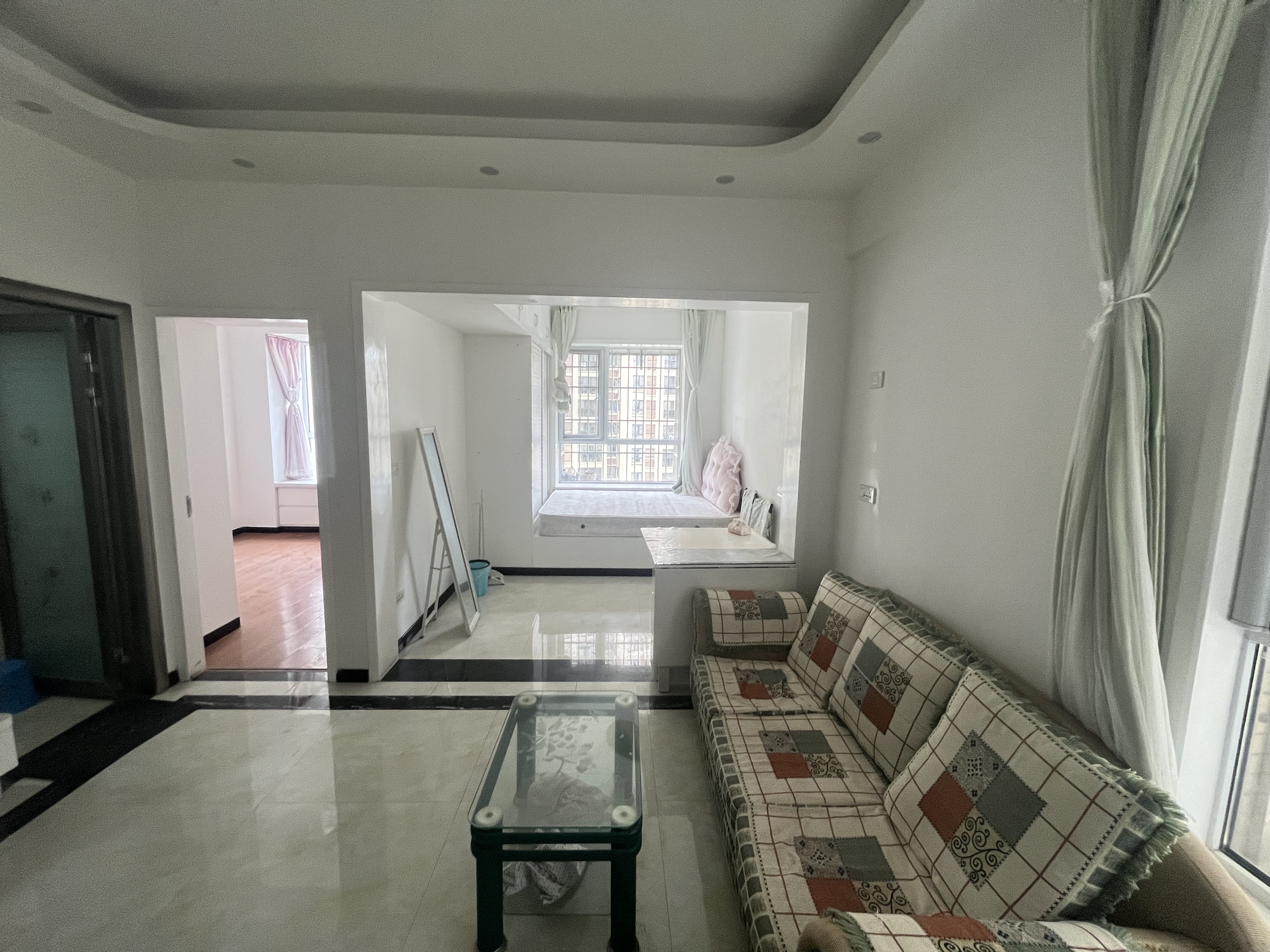 和合国际四期精装修2房边户客厅采光好证满2年