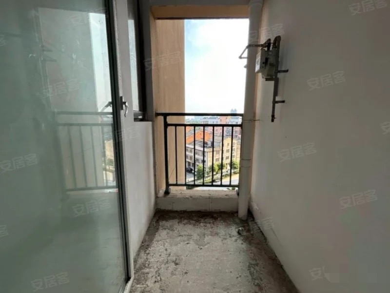 捡漏，城南，毛坯两房，南北通透，诚心出售，好楼层